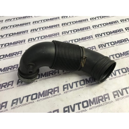 Патрубок воздушного фильтра Skoda Fabia 2 1.2HTP 2007-2014 6Y0129684B